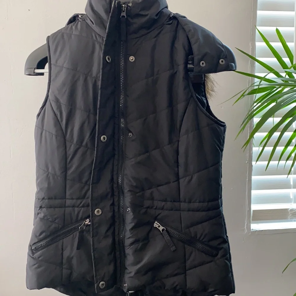 American Rag Women's Fur-Trim Removable Hood Insulated Puffer Vest - Picture 6 of 15
